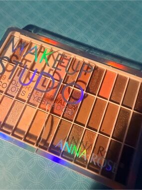 Anne Rose Neutral Eyeshadow Palette — Brown, Peach & Gold Tones